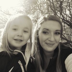 Meet your Poshers: Ashley & Kimber